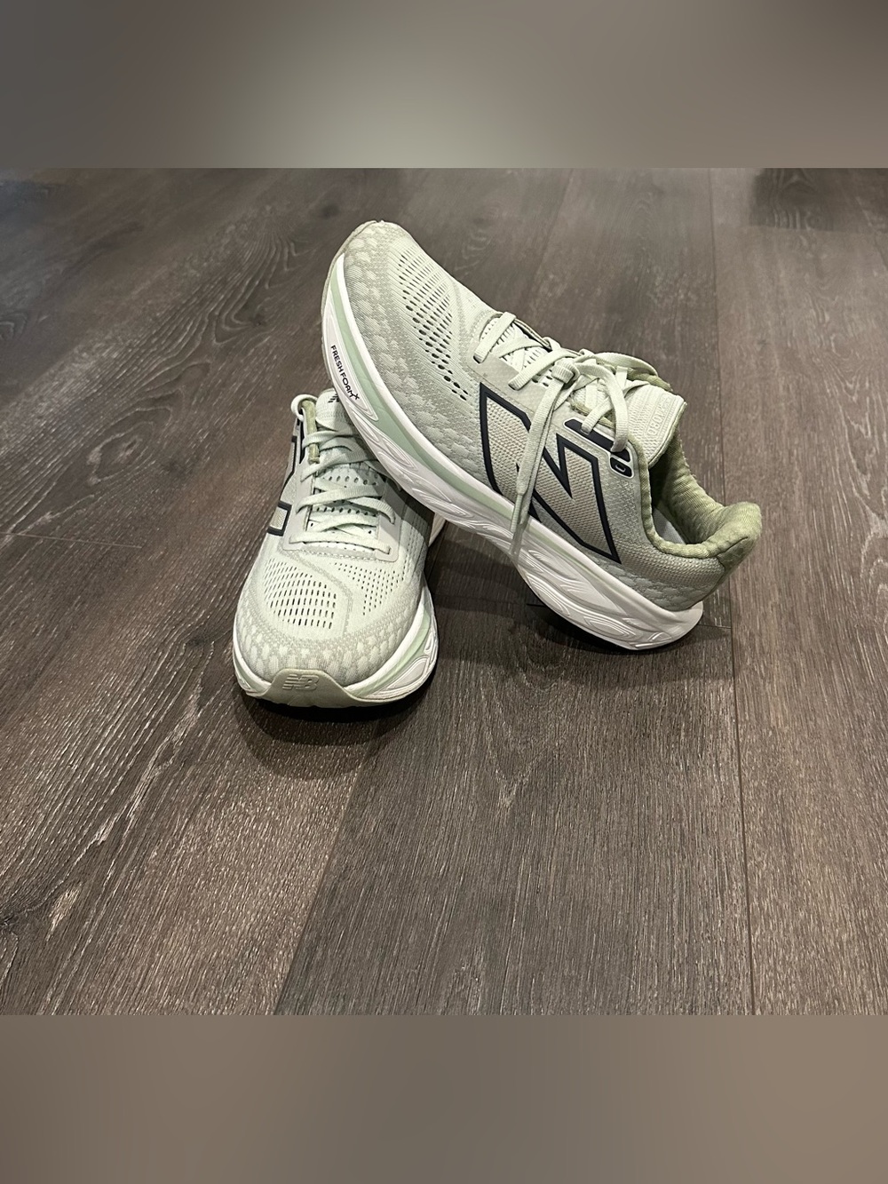 New Balance 1080v14 Women's Sage Green Athletic Running Sneakers Sz 10